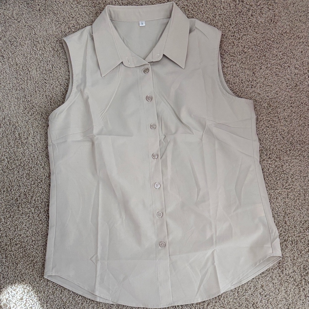 Amazon Sleeveless Light Gray Button-Down Shirt